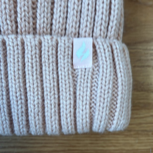 NWT Heat Holders Pink Thermal Hat w/ Heatwaver Insulation & Pom Pom One Size - Picture 2 of 9
